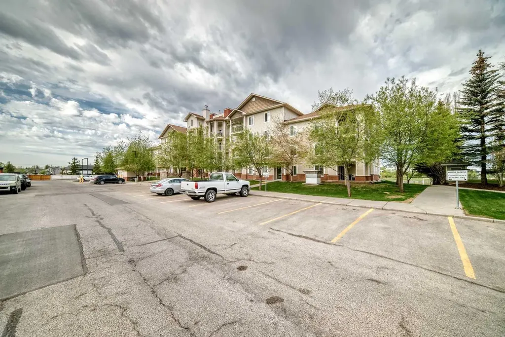 16 Country Village Bay NE Calgary AB t3k 5y9