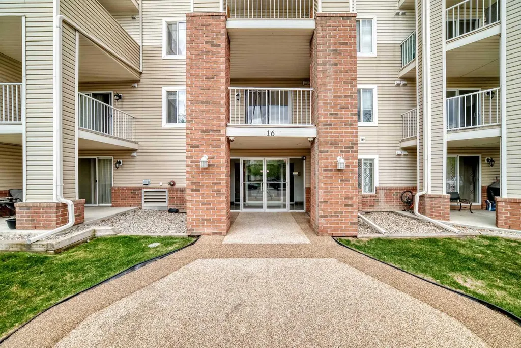 16 Country Village Bay NE Calgary AB t3k 5y9