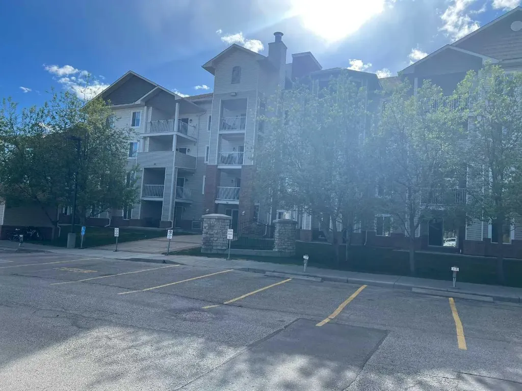16 Country Village Bay NE Calgary AB t3k 5y9