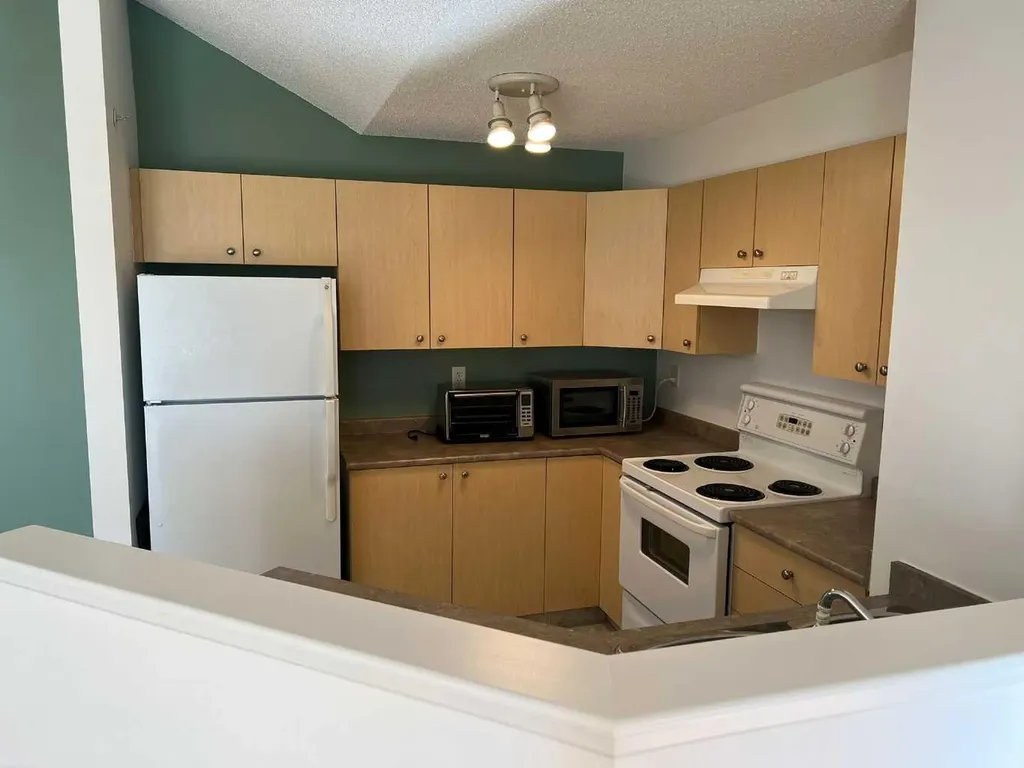 16 Country Village Bay NE Calgary AB t3k 5y9