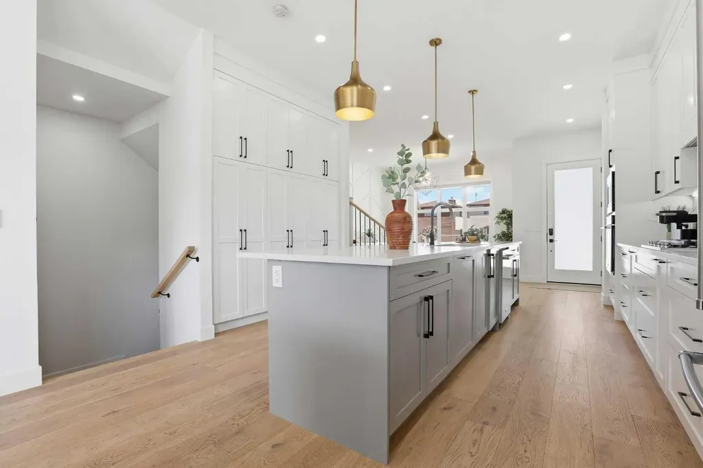 2635 34 Street SW Calgary AB T3E 2W6