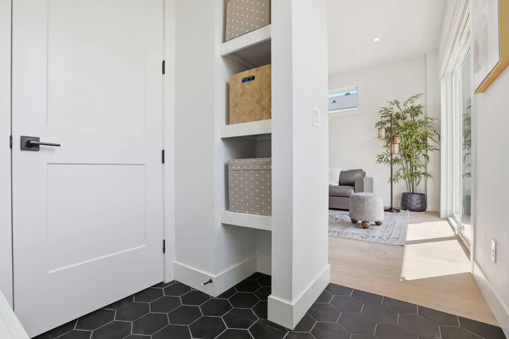 2635 34 Street SW Calgary AB T3E 2W6