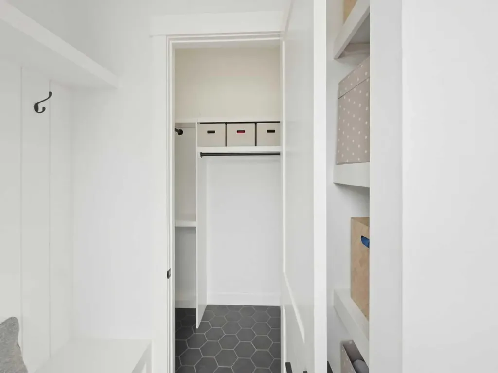 2635 34 Street SW Calgary AB T3E 2W6