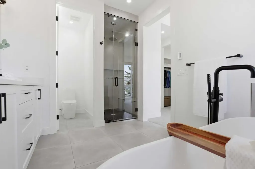 2635 34 Street SW Calgary AB T3E 2W6