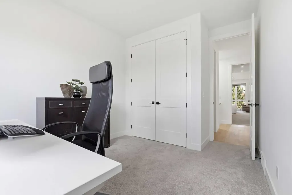 2635 34 Street SW Calgary AB T3E 2W6