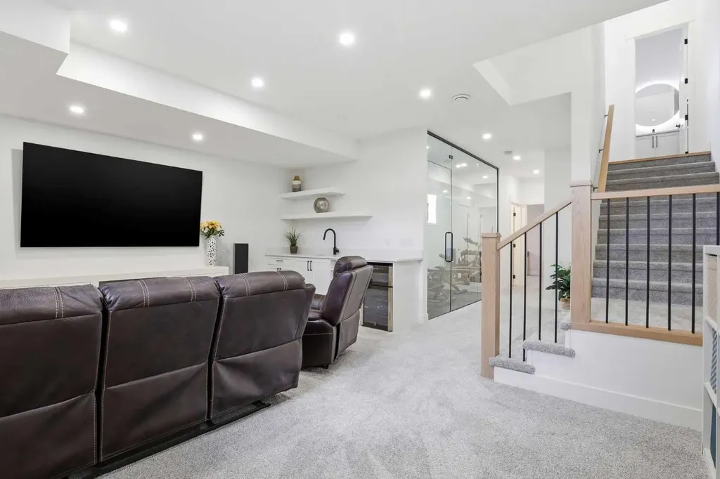 2635 34 Street SW Calgary AB T3E 2W6