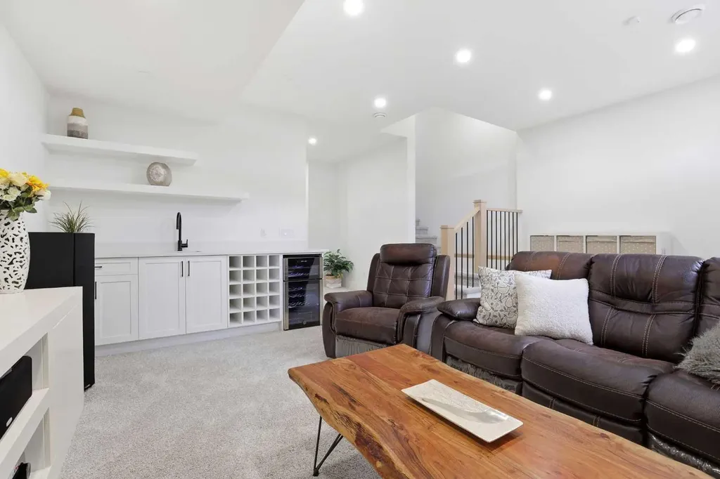 2635 34 Street SW Calgary AB T3E 2W6