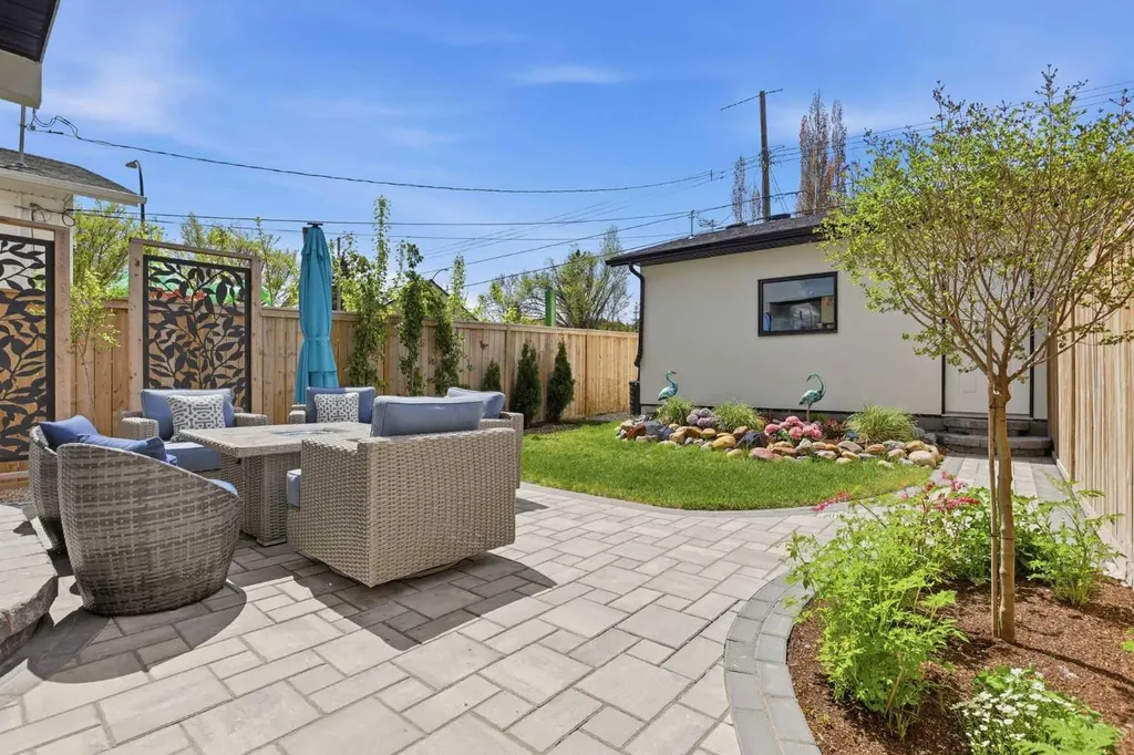 2635 34 Street SW Calgary AB T3E 2W6