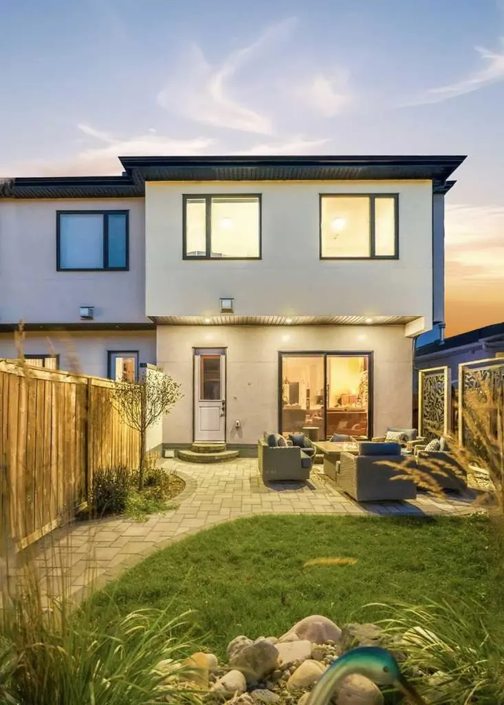2635 34 Street SW Calgary AB T3E 2W6