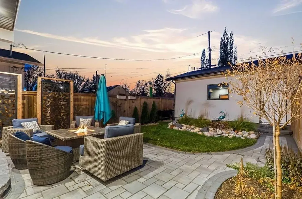 2635 34 Street SW Calgary AB T3E 2W6