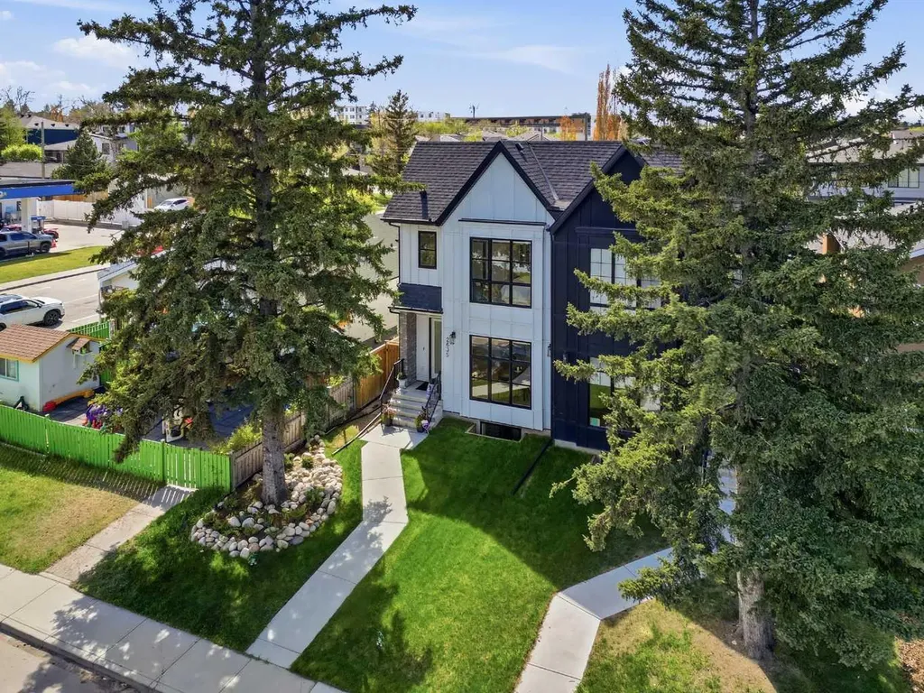2635 34 Street SW Calgary AB T3E 2W6
