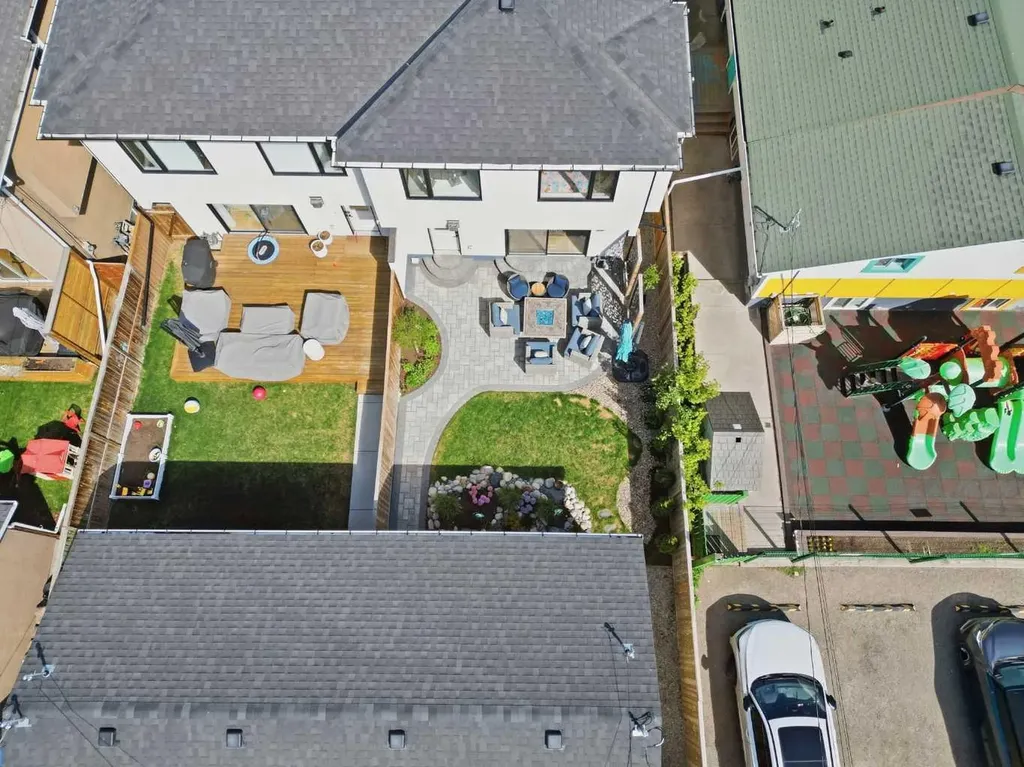 2635 34 Street SW Calgary AB T3E 2W6