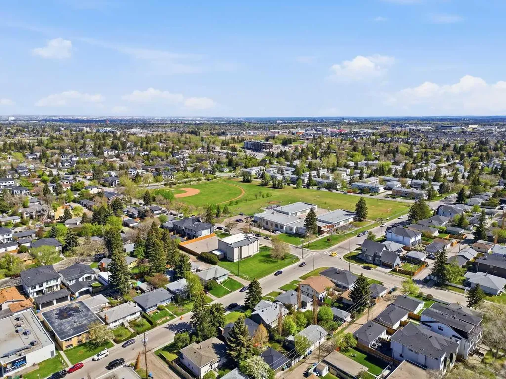 2635 34 Street SW Calgary AB T3E 2W6