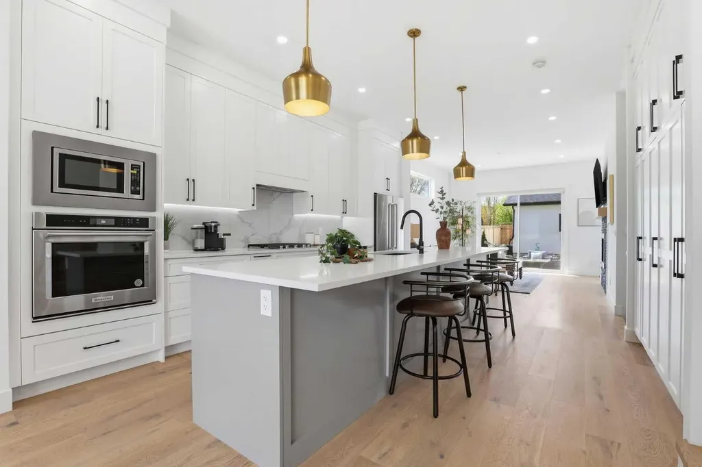 2635 34 Street SW Calgary AB T3E 2W6
