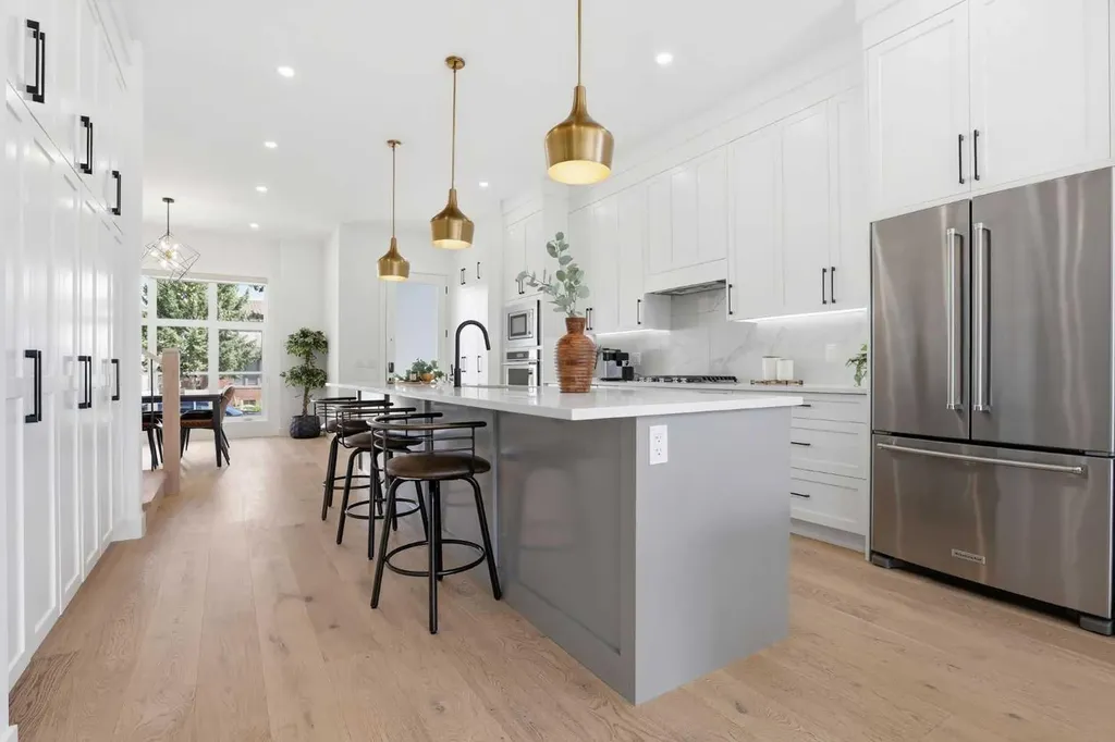 2635 34 Street SW Calgary AB T3E 2W6