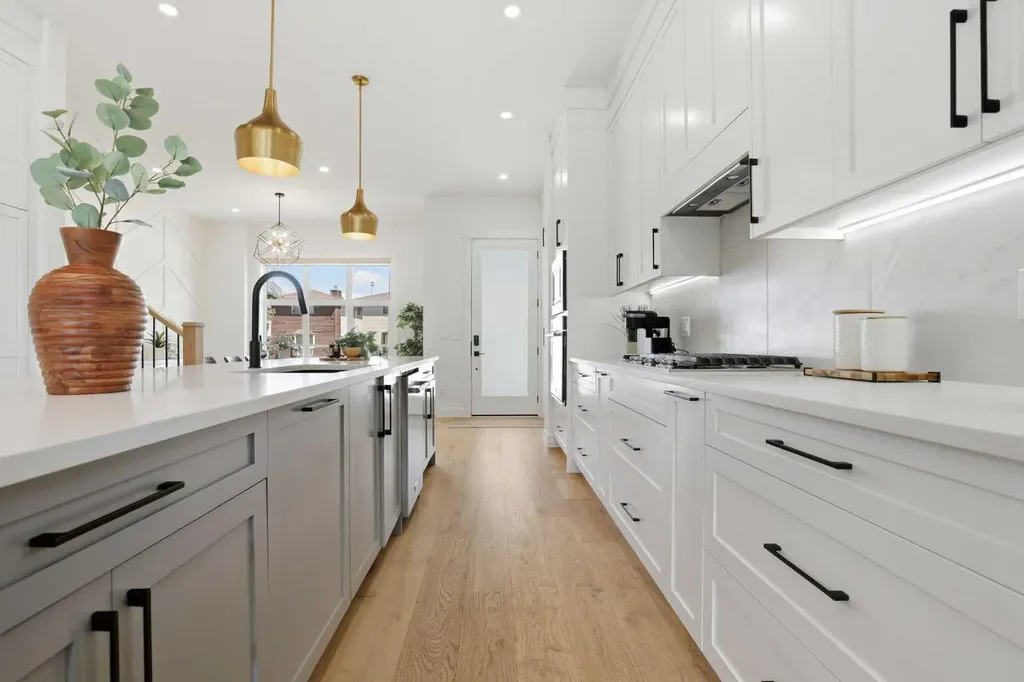 2635 34 Street SW Calgary AB T3E 2W6
