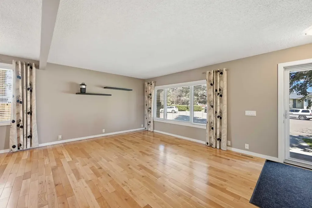 156 Templeview Place NE Calgary AB T1Y 3S2