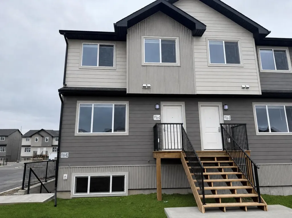 916 40 Avenue N Lethbridge AB T1H 7G9
