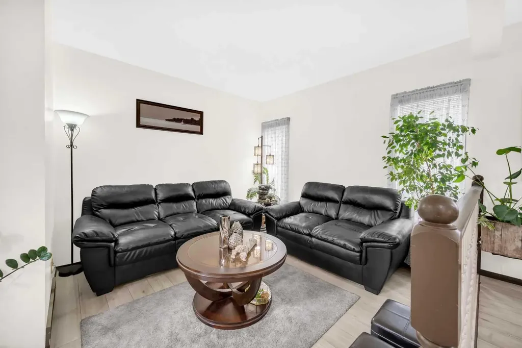 4 Fallingworth Bay NE Calgary AB T3J1G3