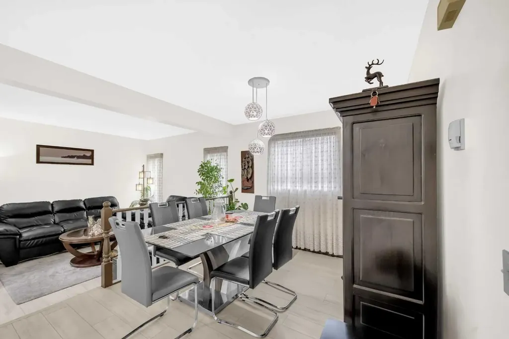 4 Fallingworth Bay NE Calgary AB T3J1G3