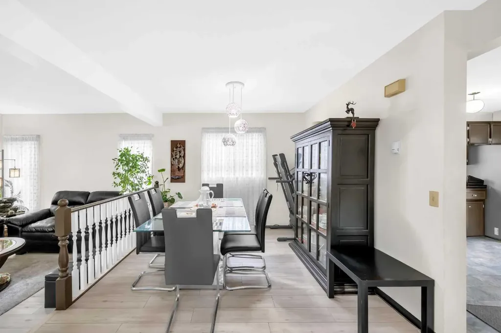 4 Fallingworth Bay NE Calgary AB T3J1G3