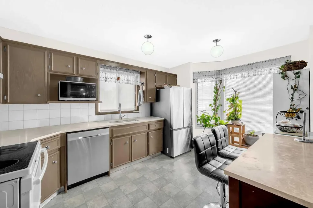 4 Fallingworth Bay NE Calgary AB T3J1G3