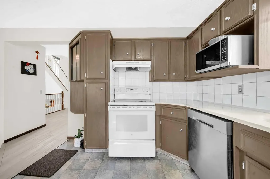 4 Fallingworth Bay NE Calgary AB T3J1G3