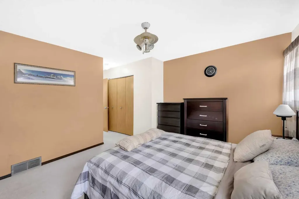 4 Fallingworth Bay NE Calgary AB T3J1G3