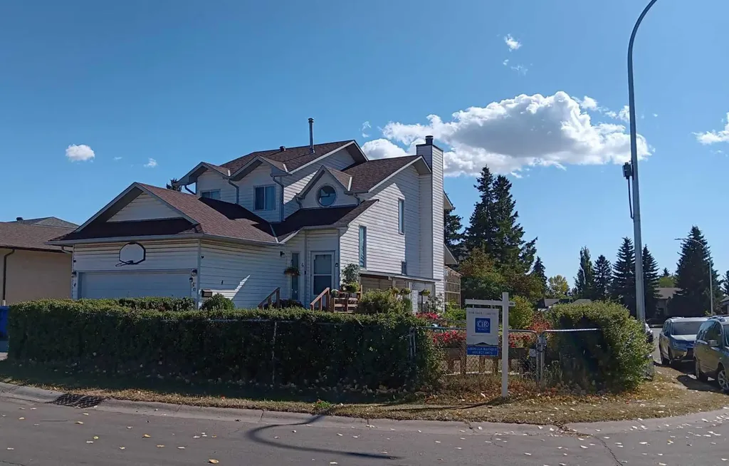 4 Fallingworth Bay NE Calgary AB T3J1G3