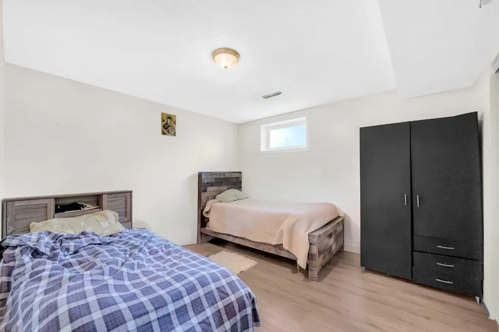 4 Fallingworth Bay NE Calgary AB T3J1G3