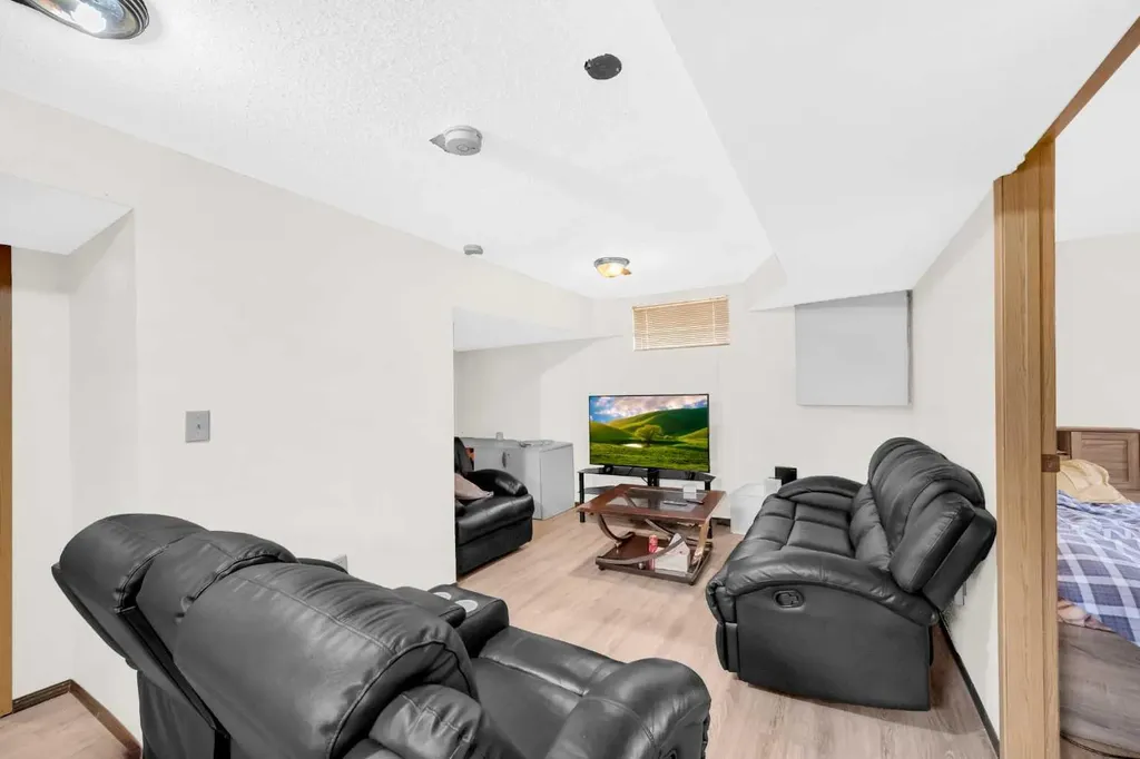 4 Fallingworth Bay NE Calgary AB T3J1G3