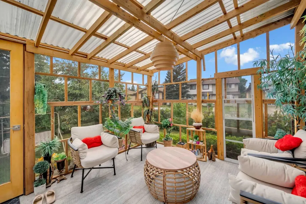 4 Fallingworth Bay NE Calgary AB T3J1G3