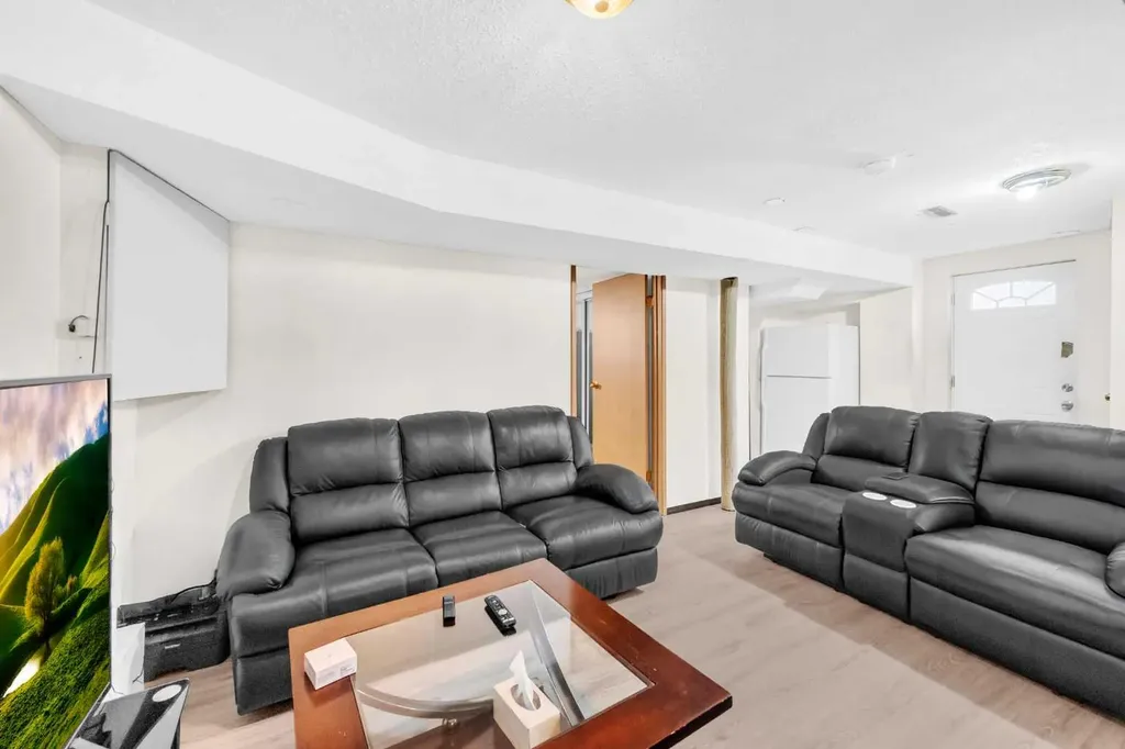 4 Fallingworth Bay NE Calgary AB T3J1G3