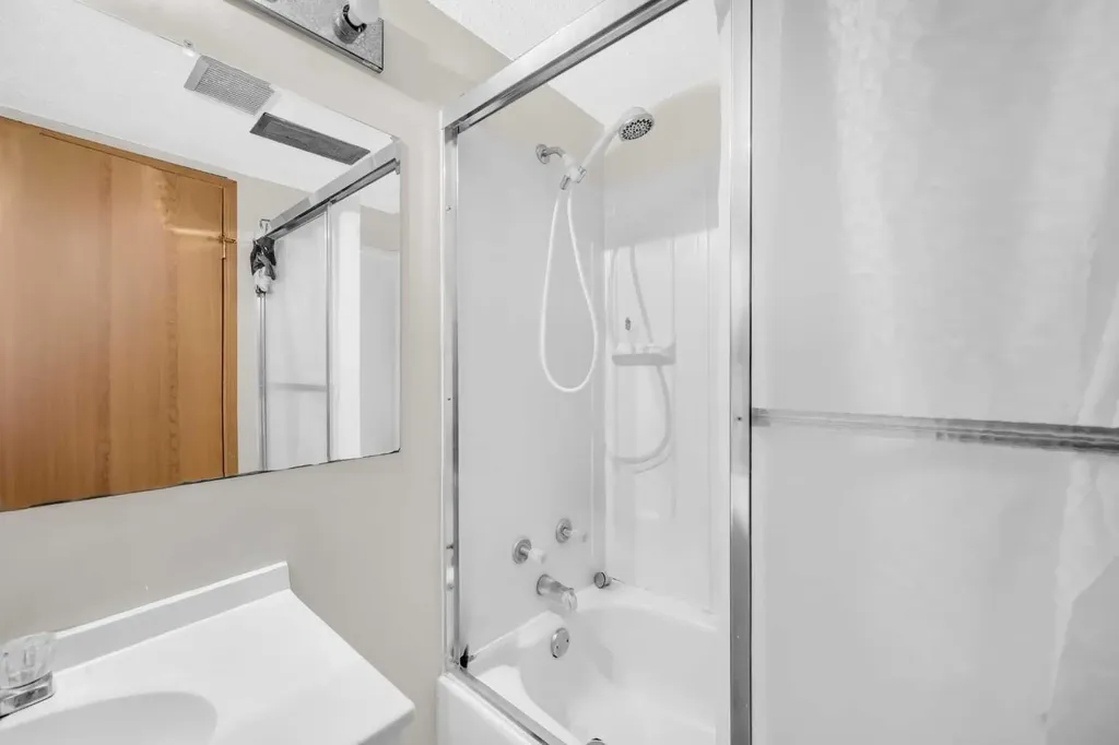 4 Fallingworth Bay NE Calgary AB T3J1G3