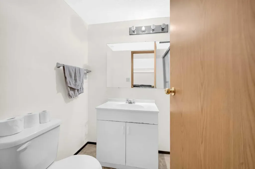 4 Fallingworth Bay NE Calgary AB T3J1G3
