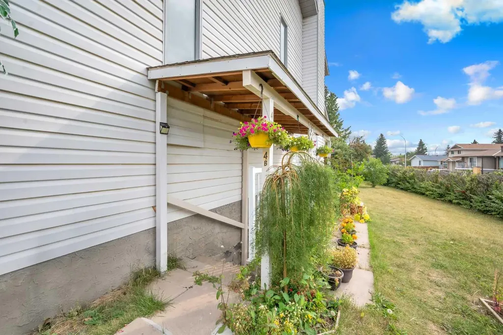 4 Fallingworth Bay NE Calgary AB T3J1G3
