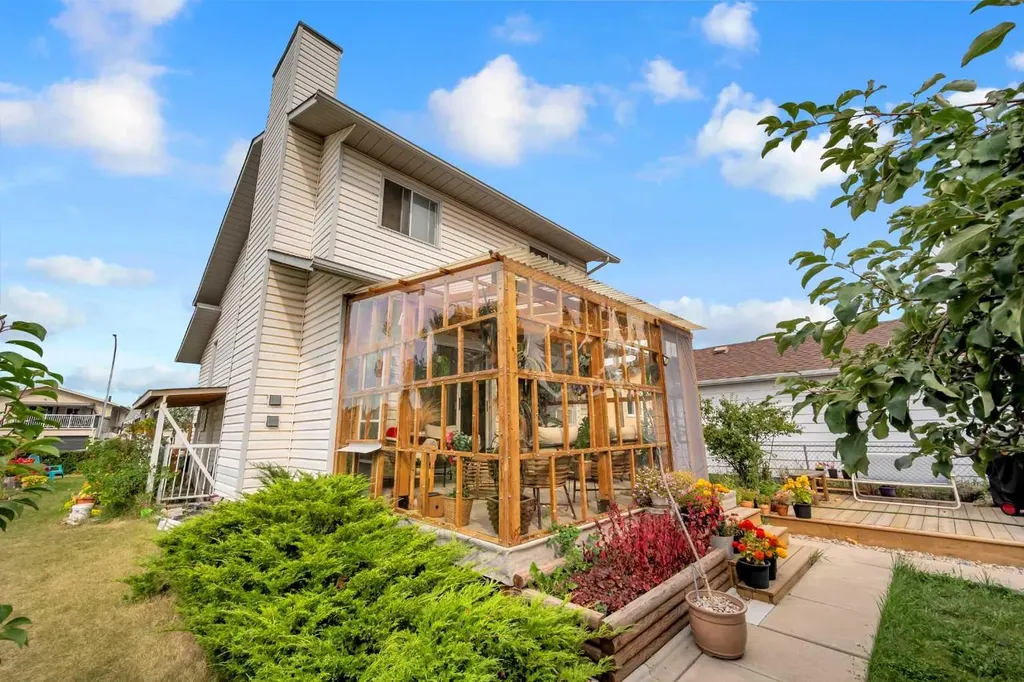 4 Fallingworth Bay NE Calgary AB T3J1G3