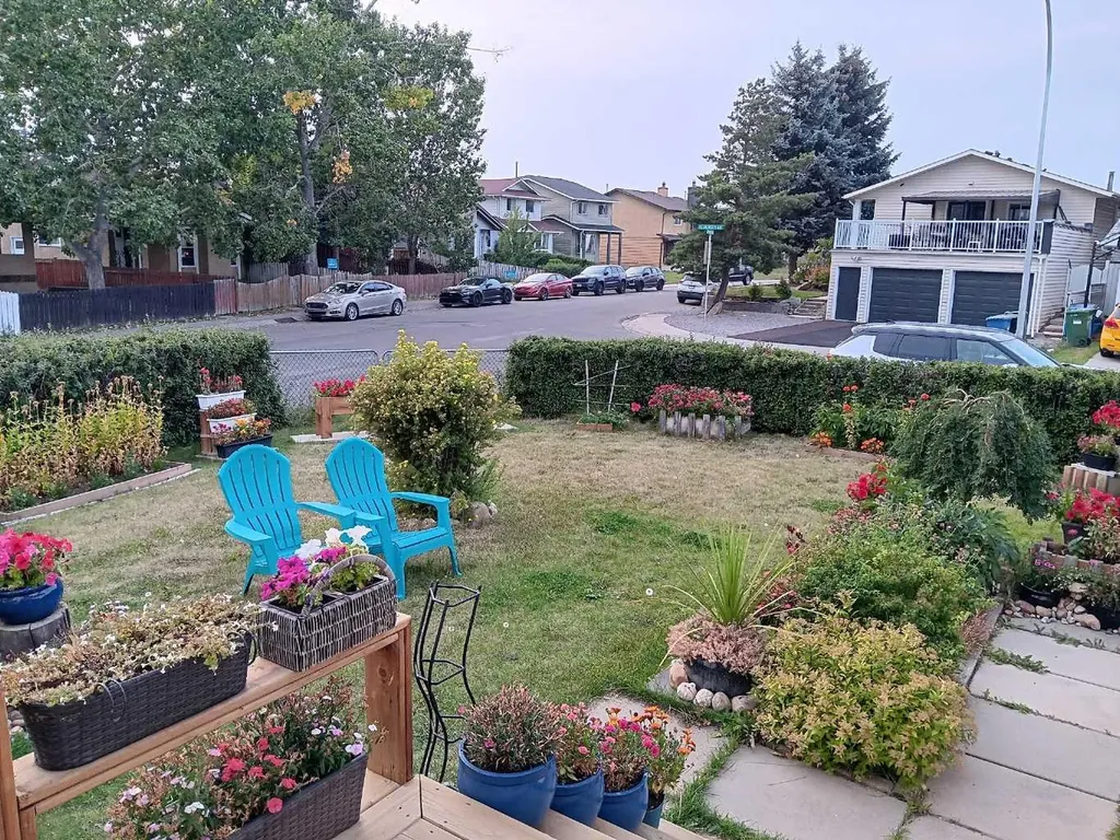4 Fallingworth Bay NE Calgary AB T3J1G3