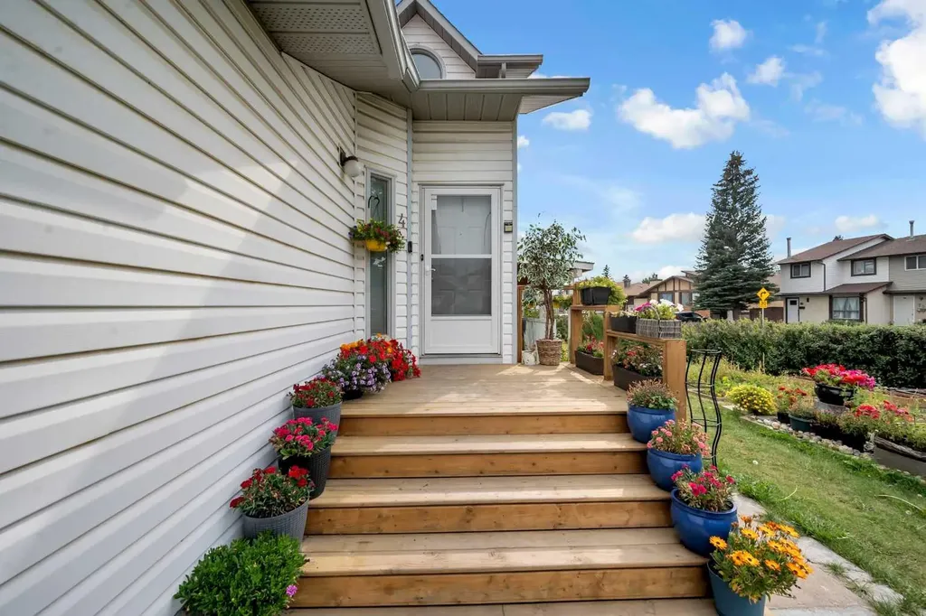 4 Fallingworth Bay NE Calgary AB T3J1G3