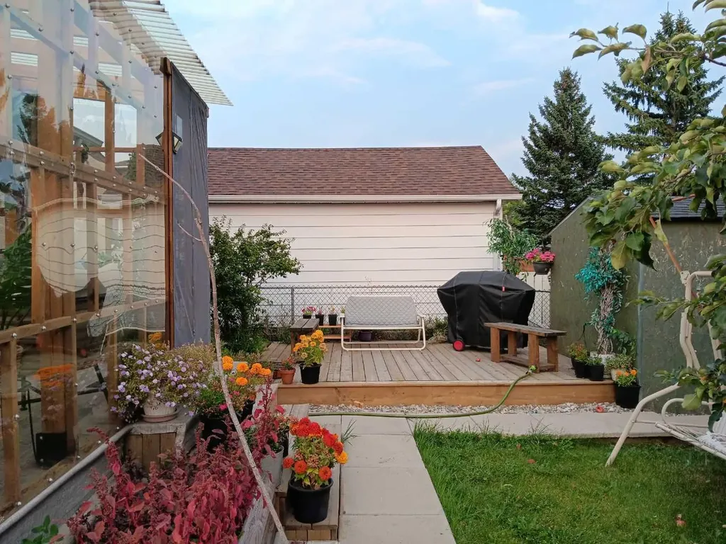 4 Fallingworth Bay NE Calgary AB T3J1G3