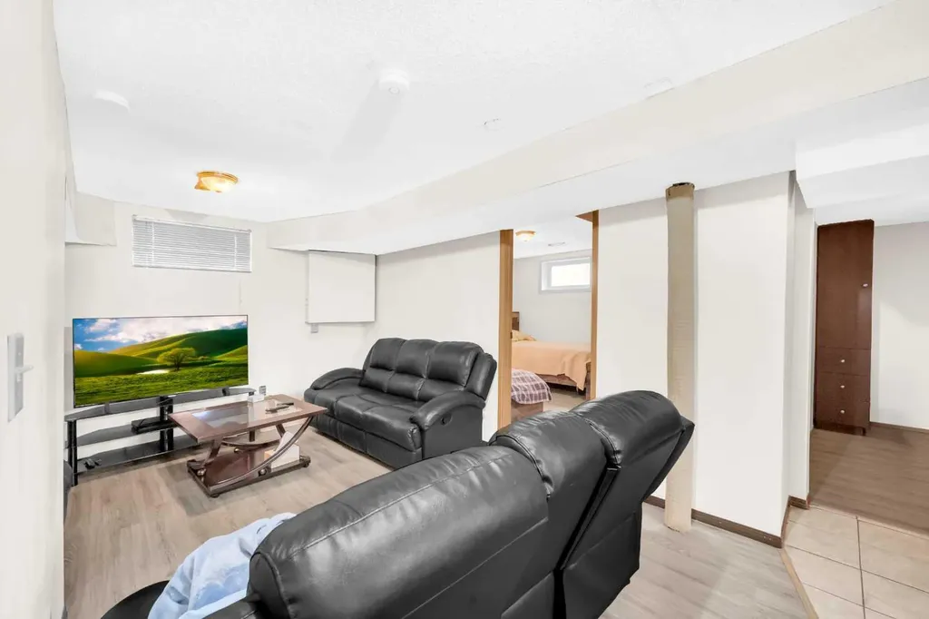 4 Fallingworth Bay NE Calgary AB T3J1G3