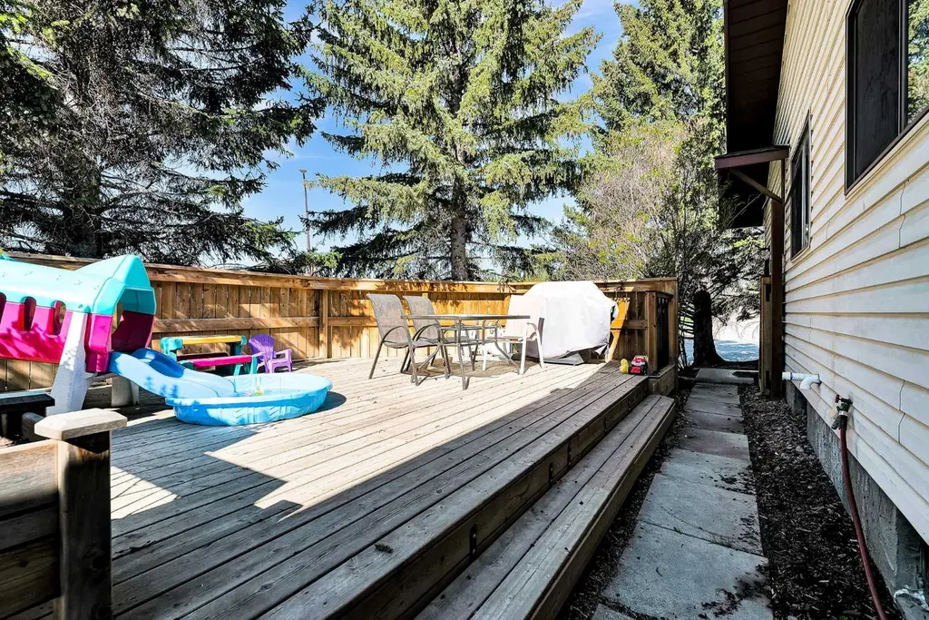 138 Dalhousie Road NW Calgary AB T3A 2H1