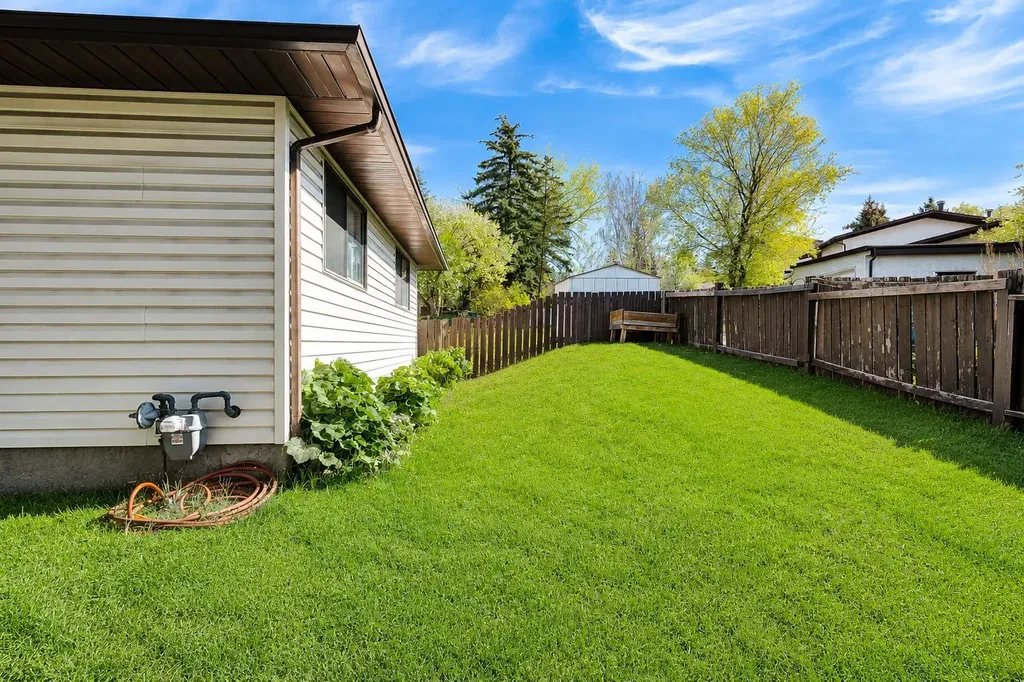 138 Dalhousie Road NW Calgary AB T3A 2H1