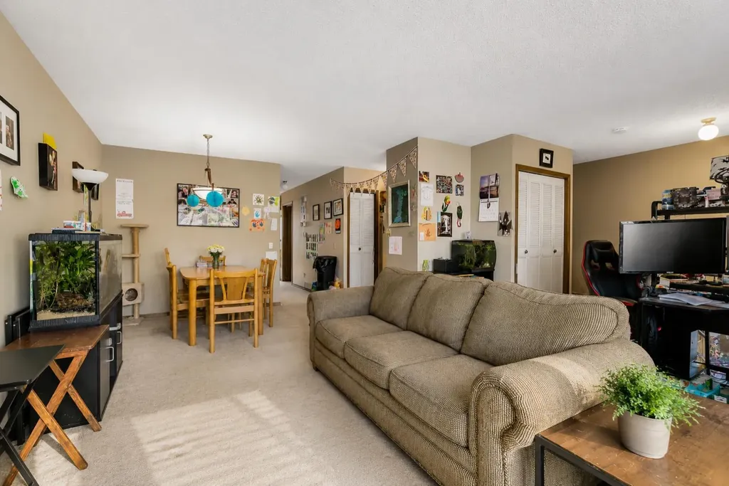 138 Dalhousie Road NW Calgary AB T3A 2H1