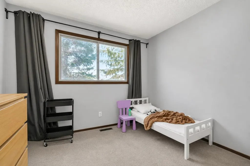 138 Dalhousie Road NW Calgary AB T3A 2H1