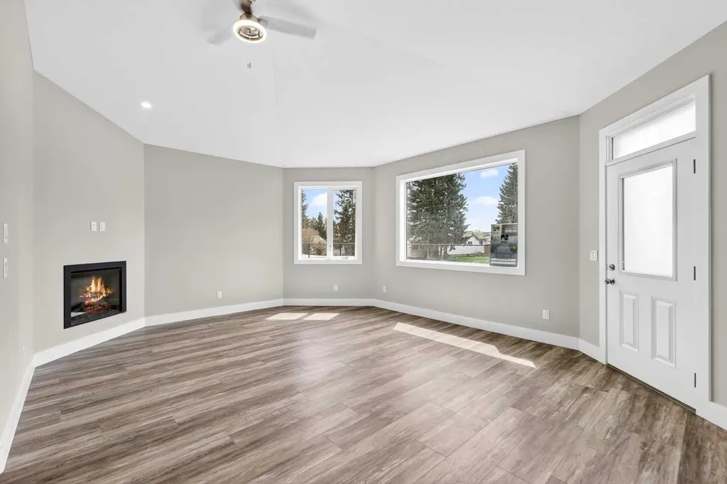 610 4 Avenue SW Sundre AB T0M1X0