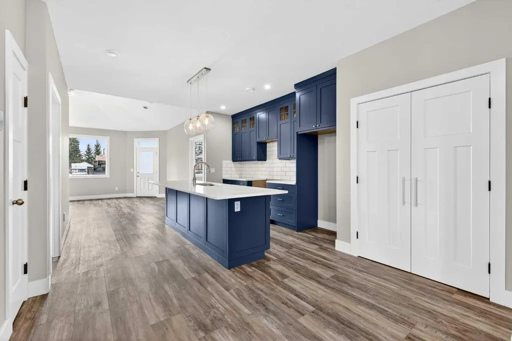 610 4 Avenue SW Sundre AB T0M1X0