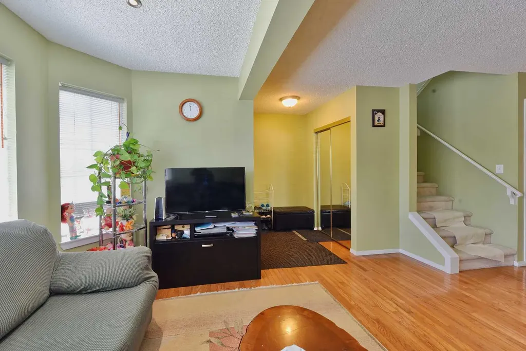 125 Costa Mesa Close NE Calgary AB T1Y6W9
