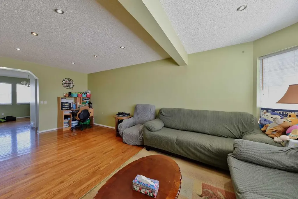 125 Costa Mesa Close NE Calgary AB T1Y6W9