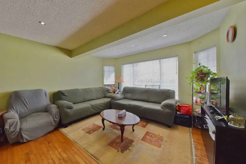 125 Costa Mesa Close NE Calgary AB T1Y6W9